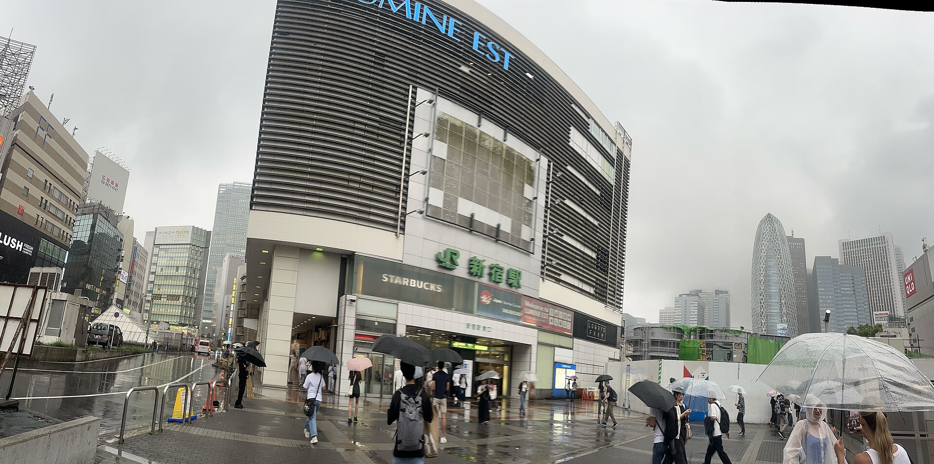 雨天的新宿东口